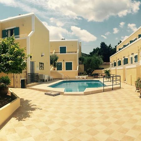 Esperides Maisonettes Agia Marina  Extérieur photo