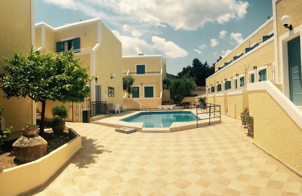 Esperides Maisonettes Agia Marina  Extérieur photo