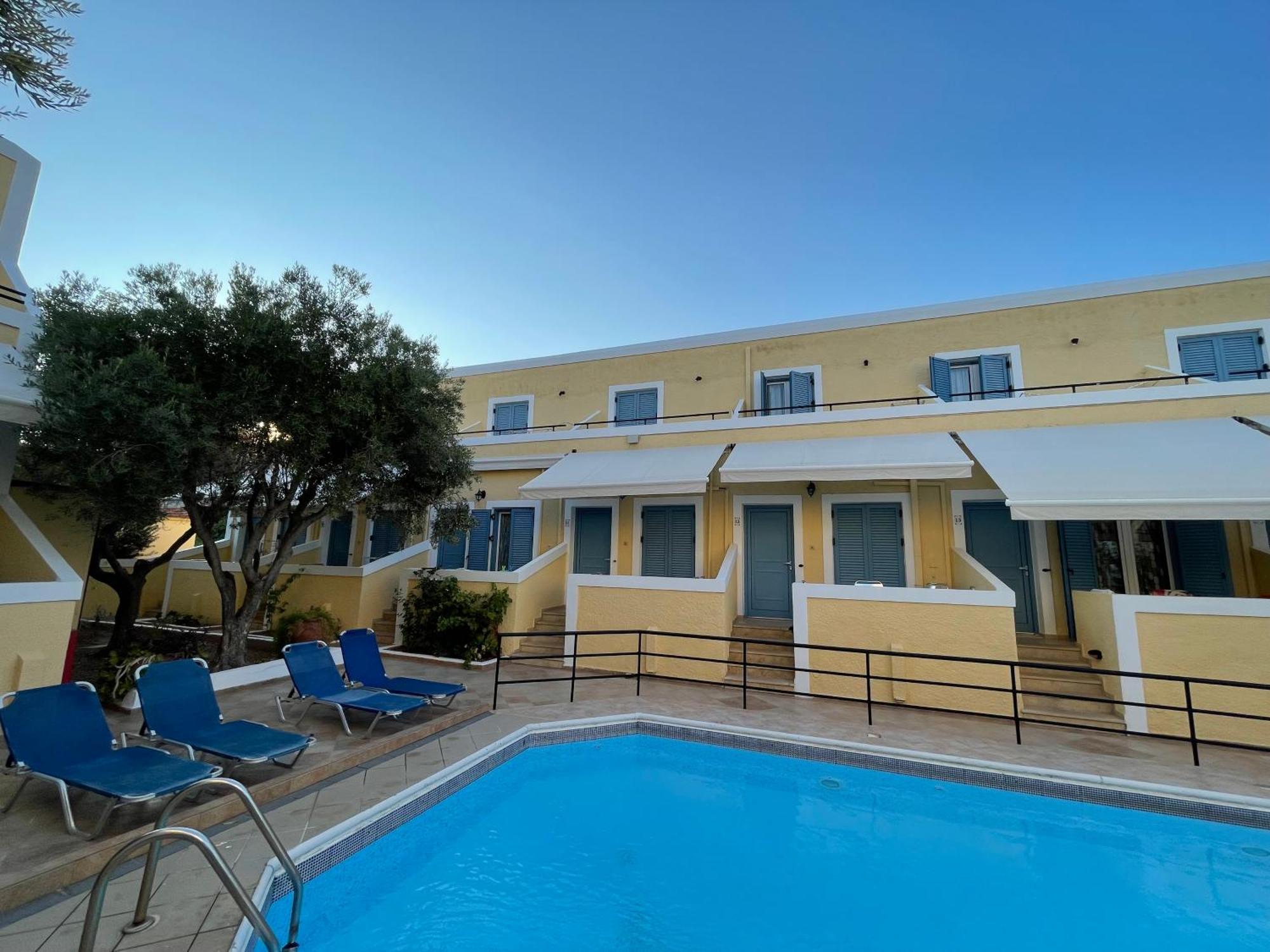 Esperides Maisonettes Agia Marina  Extérieur photo
