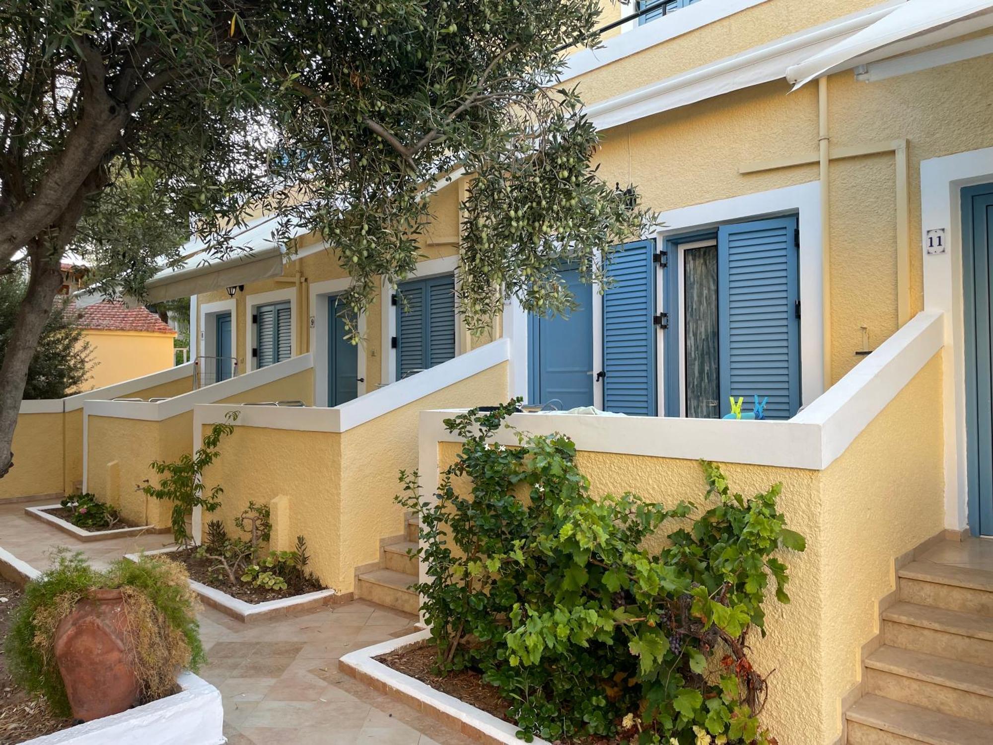 Esperides Maisonettes Agia Marina  Extérieur photo